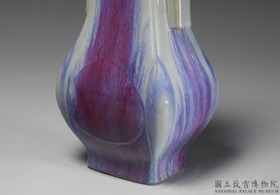 图片[2]-Vase with tubular handles and apricot leaf decoration in glaze imitating Jun ware, Qing dynasty, Qianlong reign (1736-1795)-China Archive